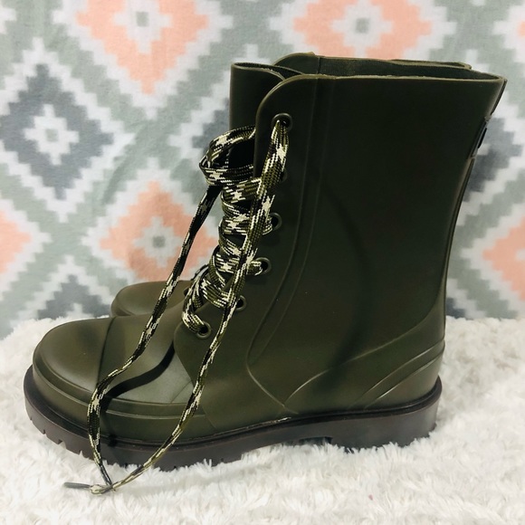 Cougar Shoes - NWT Cougar Madrid Moss Boots Size 9